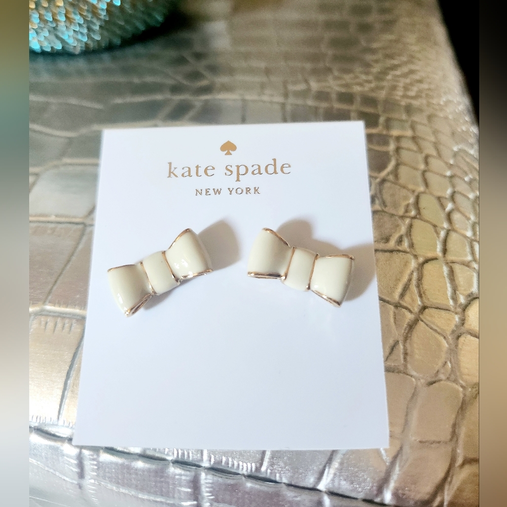 Kate Spade NWT Take a Bow Stud Earings Cream